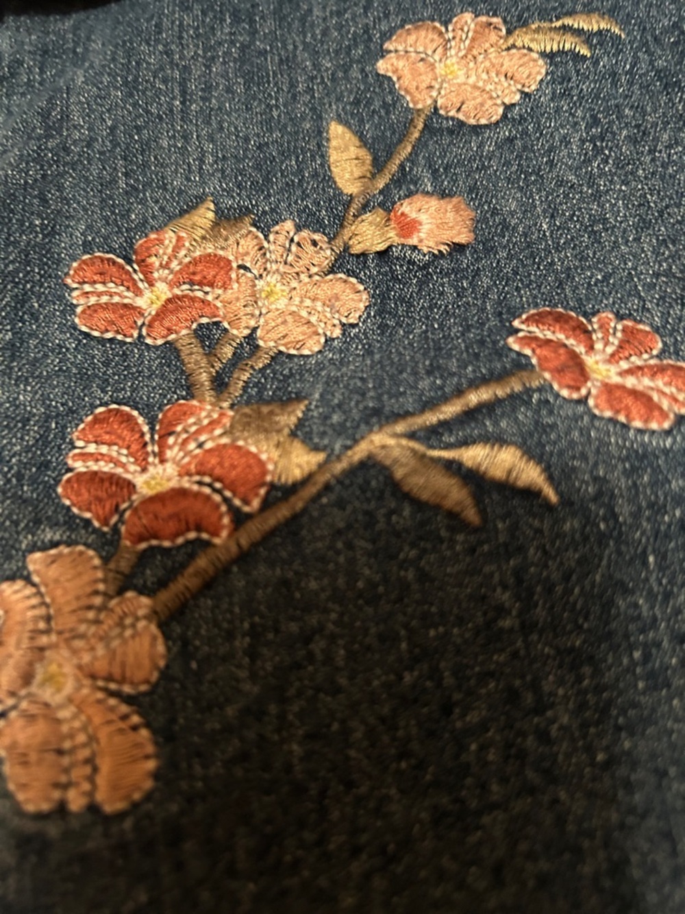 Women's Blue beautiful Embroidered Floral Jeans. Size 6P. Lots of stretch. - Picture 9 of 9